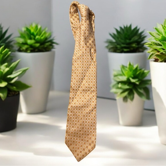 Valentino Cravatte Authentic Gold Vintage Neck Tie Made in Italy 100% Silk
